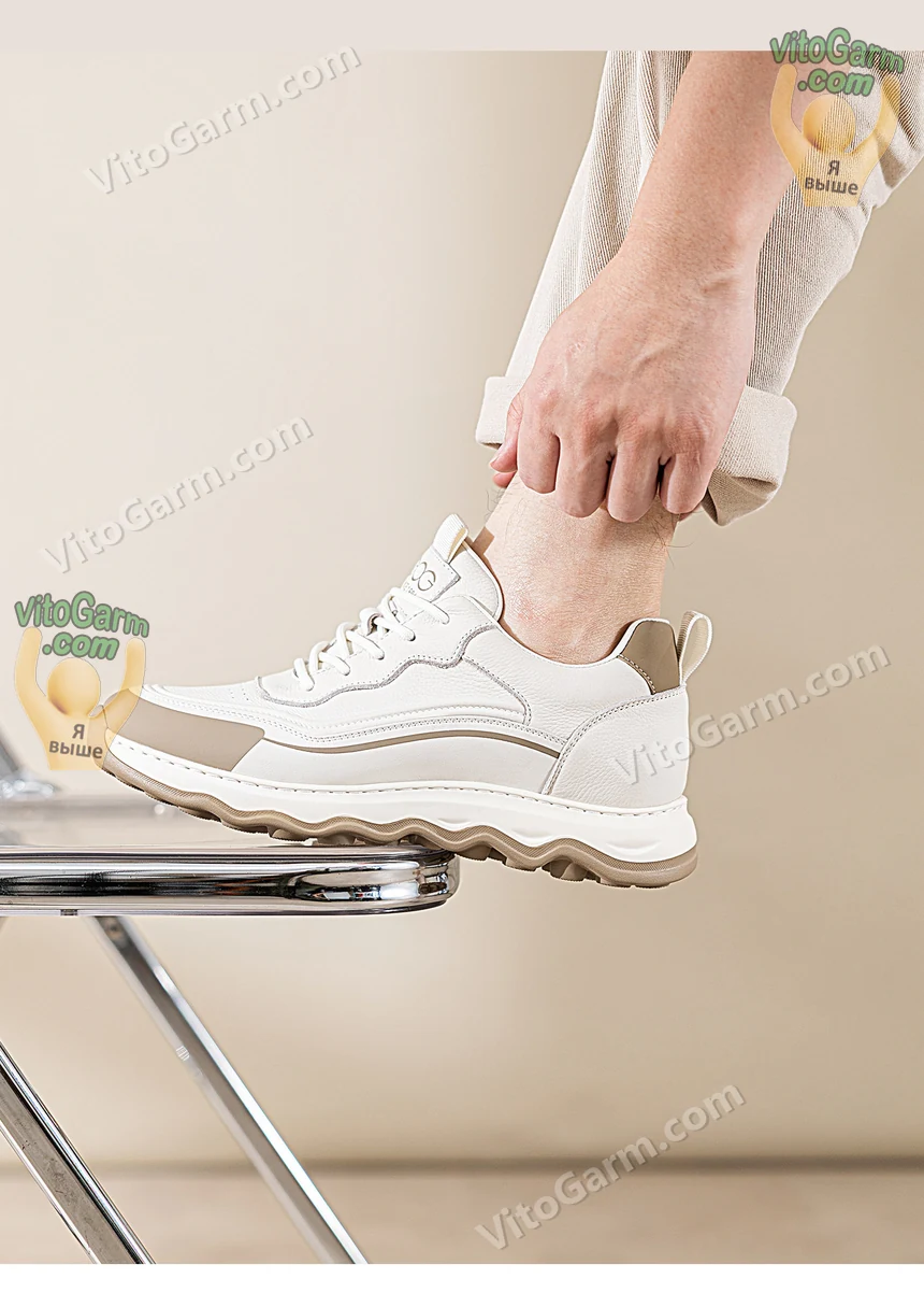 Белые кроссовки: шнуровка крупным планом
