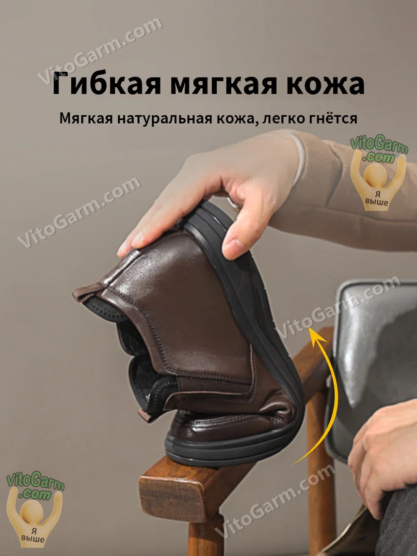 Гибкая мягкая кожа: коричневый ботинок сгибается в руке